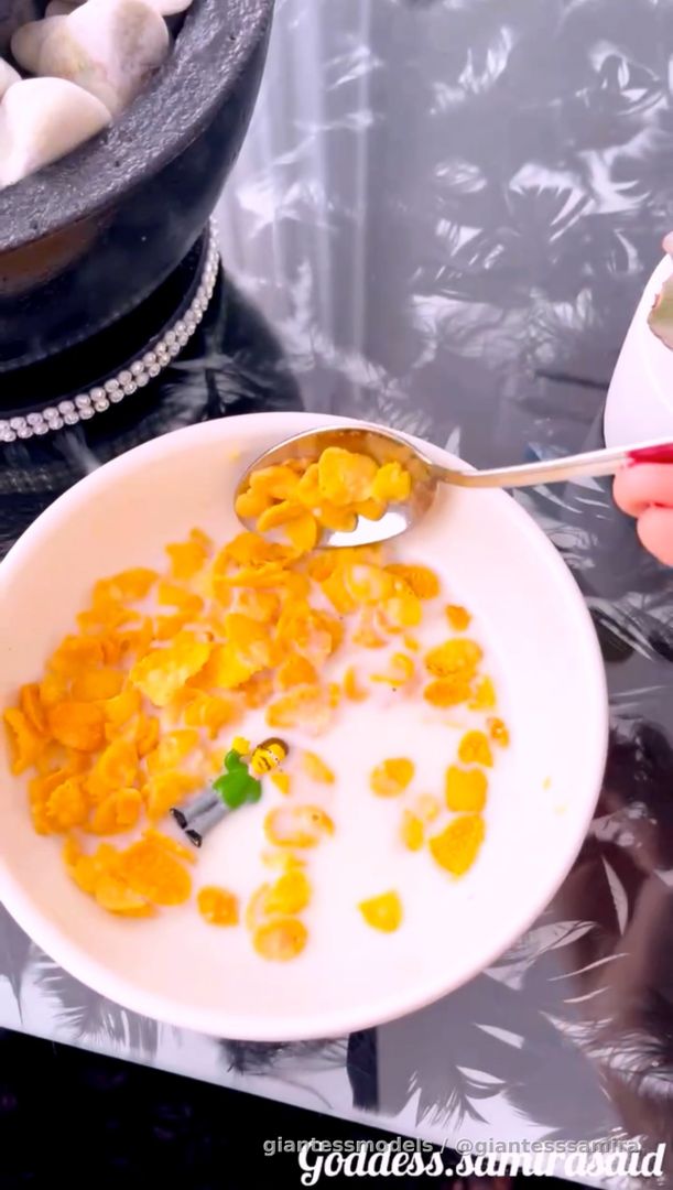 Giantess Samira chokes and crushes her tiny with her cereal 🤤😋😈