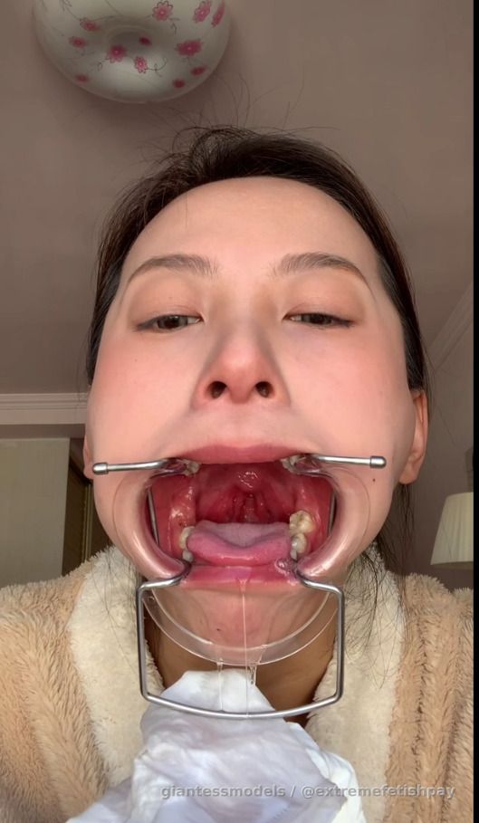 Gagging with spoon