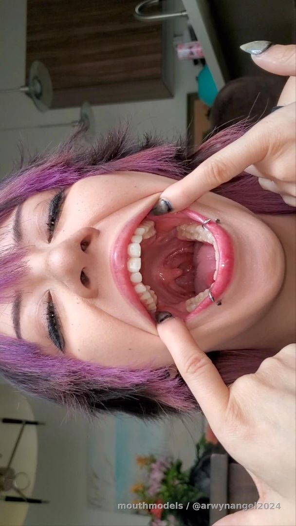 @https://www.mouthmodels.com/titan.mouth.goddess