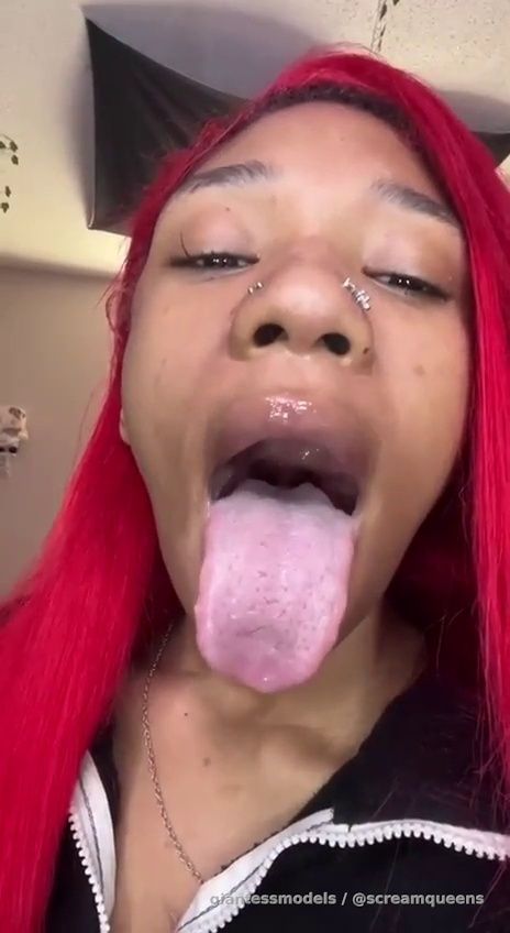 Beautiful Juicyy Lipss + Dirtyy Talking Phat Tongue Out Viewz