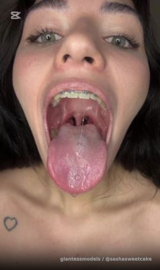 UVULA and Wide open Mouth (4K vid) 