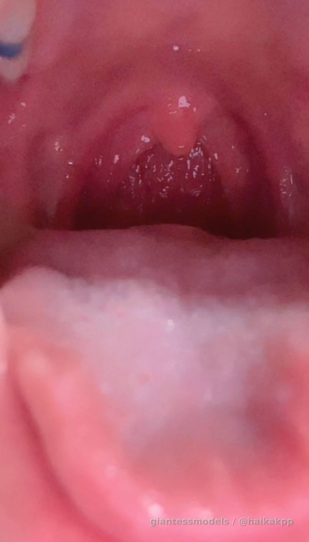 Thai girl uvula (tangmo)