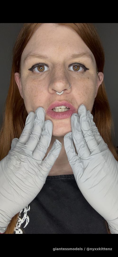 💚Watch as I examine my teeth, mouth and throat with gloves on! 💚