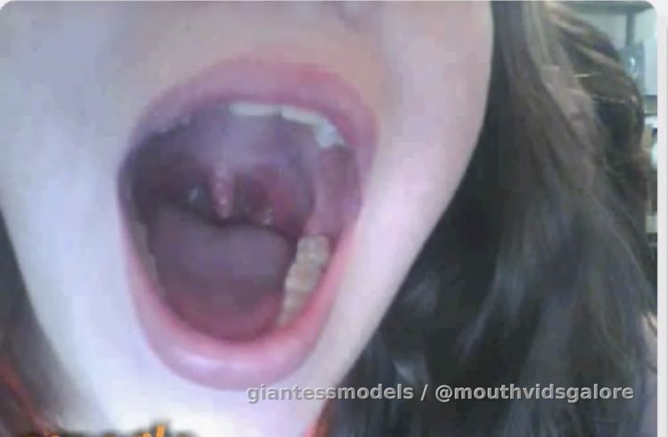 Old Omegle Video 355: Far View Tour (Long Uvula!)