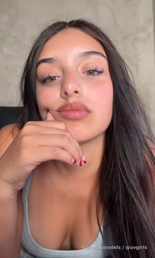 Latina shows and touches his uvula, big tonsils too