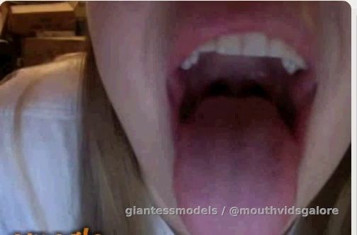 Old Omegle Video 163: Far View and Closeup Tour