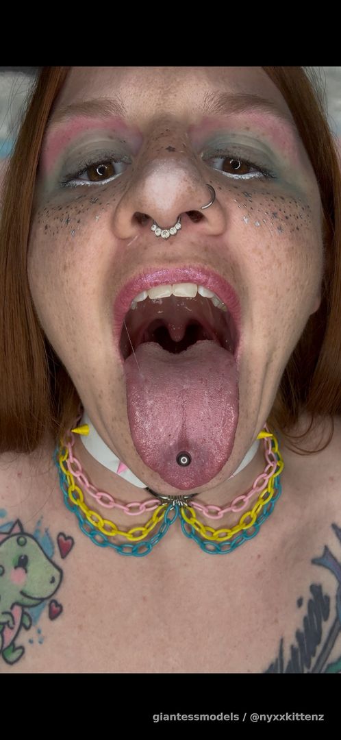 ✨Mouth watering views of this mystical giantess’s tongue, mouth and throat. She also licks and kisses you. She gives you a nice and slow moving mouth tour. Come and see ✨