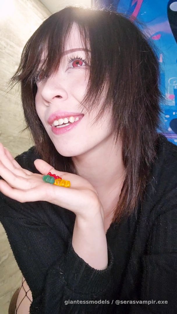 Another sexy burping video! 
This time though I send a few tinies down into my stomach to wiggle about 😏 
You can see them squirm and wiggle as I let out burps of satisfaction ‼️ 
Full belly view 
Belly play 
ASMR sounds 