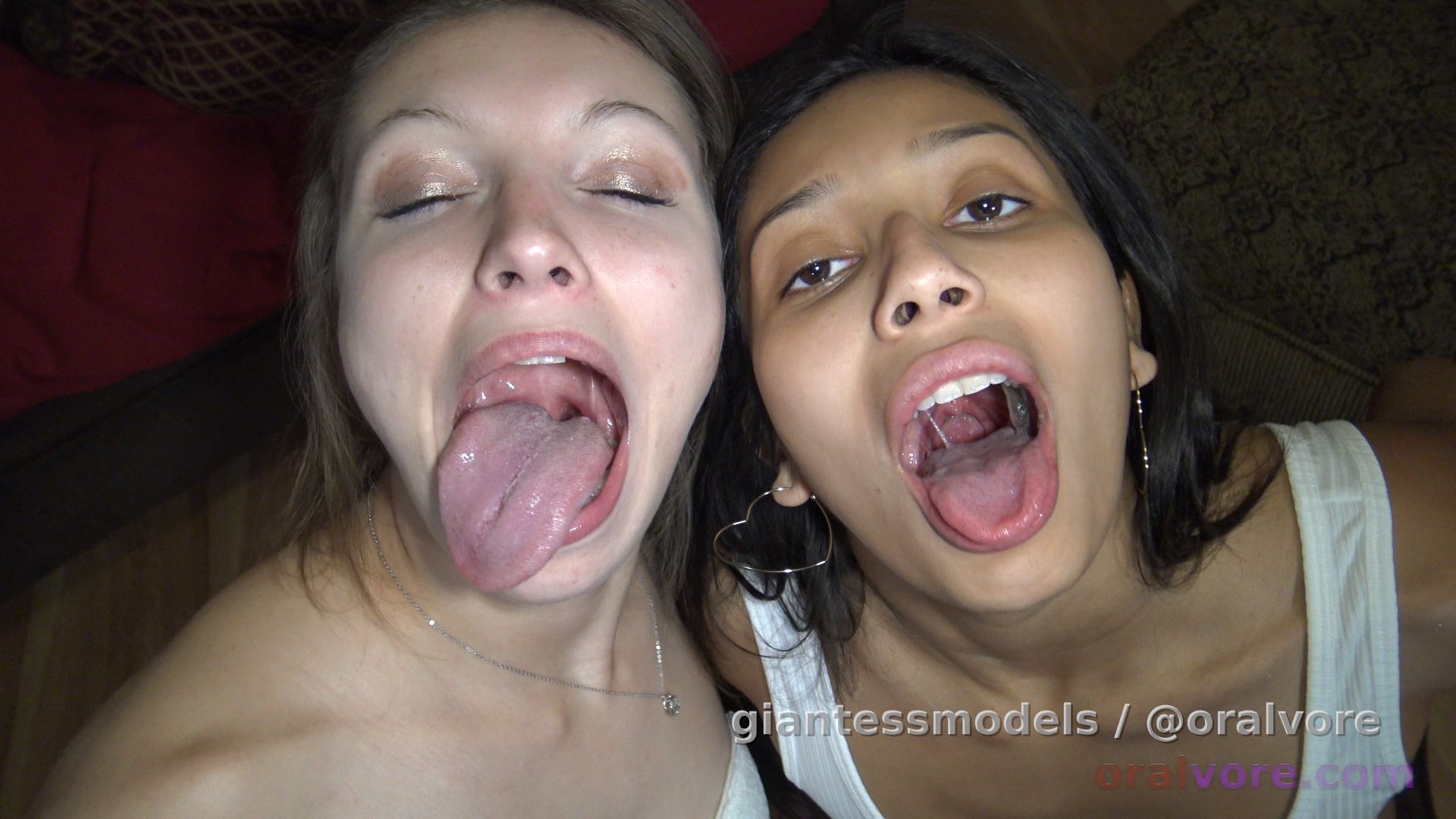 CLAROXV2 – Claudia and Roxanne Minnow Meal – Claudia and Roxanne are hungry and they look to their big bowl of minnows to fill their stomachs. Claudia and Roxanne are particularly cruel and make sure that all the others see what will soon be their fate too. Each girls swallows 4 or 5 lucky minnows.