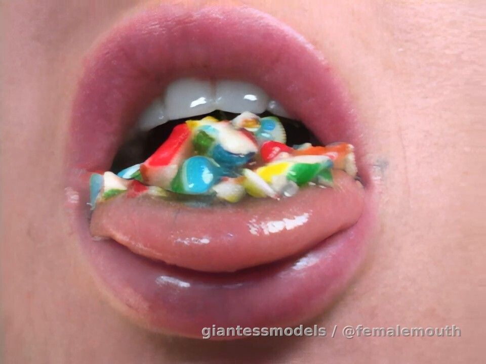 Lollipop play, suck and crush!
