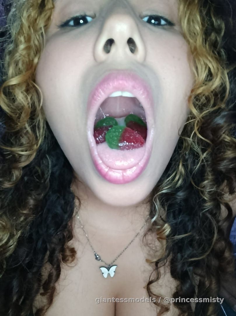 LOOK HOW MANY CAN FIT IN MY MOUTH!!! 👀
I wonder if you would fit in there too 🤭

How long do you think you can hold out until I devour you? 😼😌