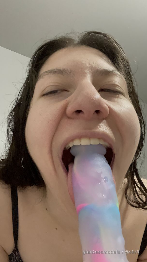 Dildo sucking 5 WHOLE min 