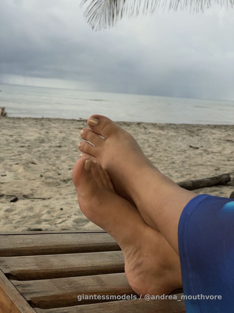 See my feet!!
Dm for custom 