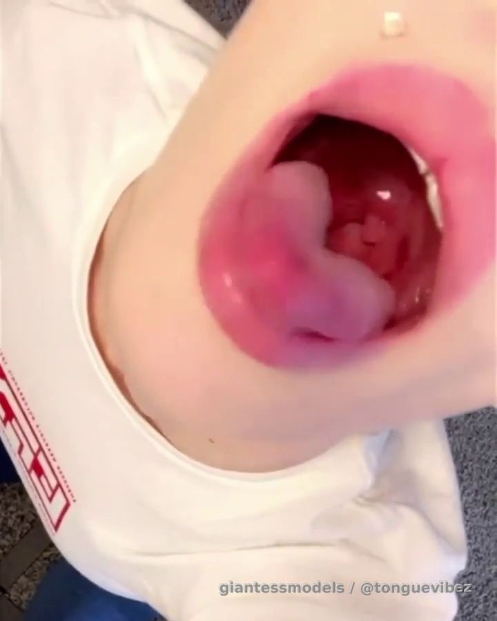 Beautiful Close Up Juicyy Wide Mouth Uvula Viewz 