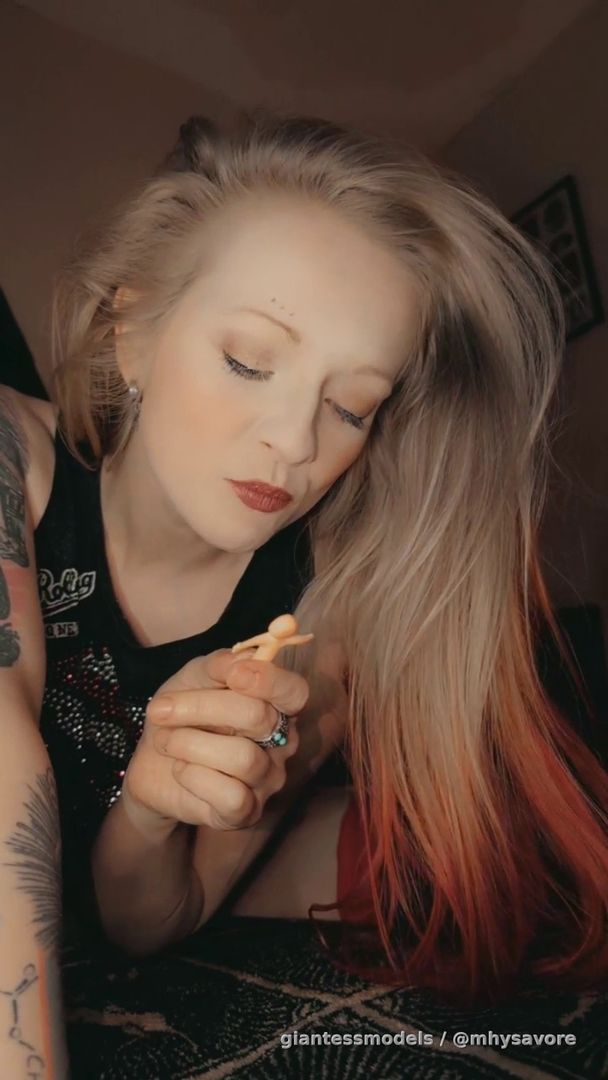 Giantess and her crowd of play treats!