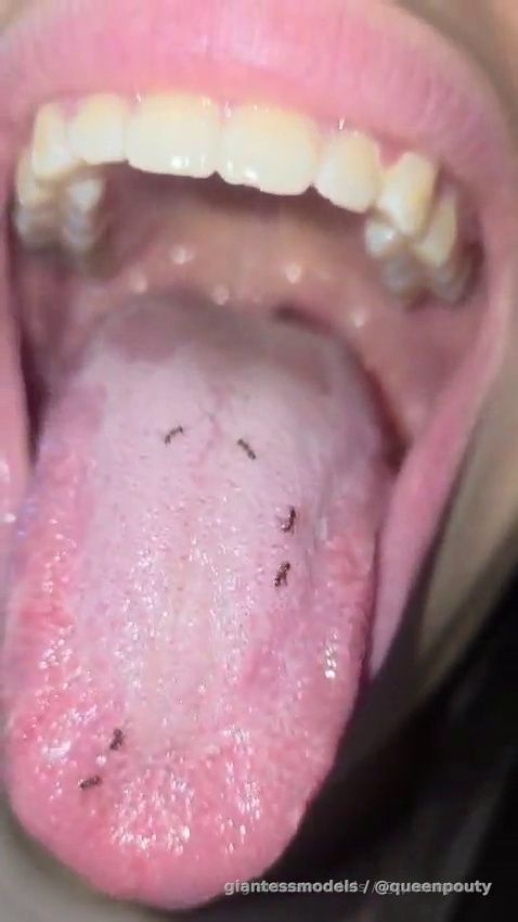 NEW VORE VID ❤️😍 EATING A LOT OF ANTS 🐜🖤
