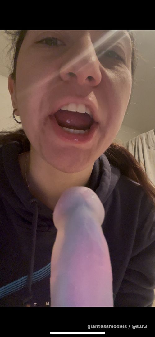 1.5 min DILDO sucking!!!!