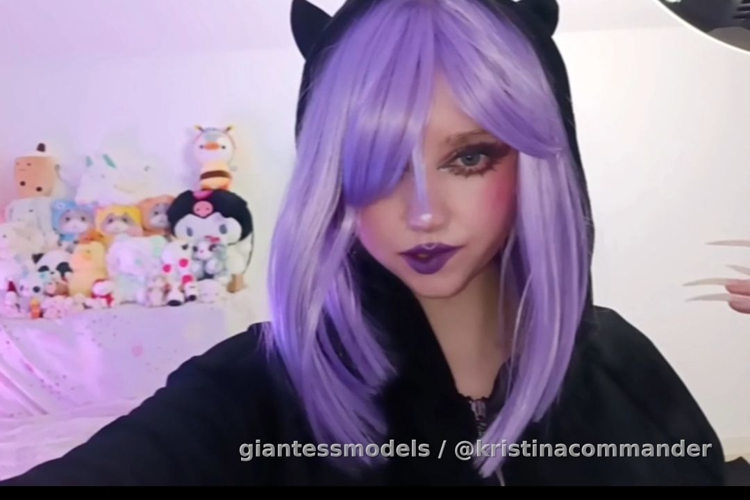 Throat purple cosplay demon (video 1 min)