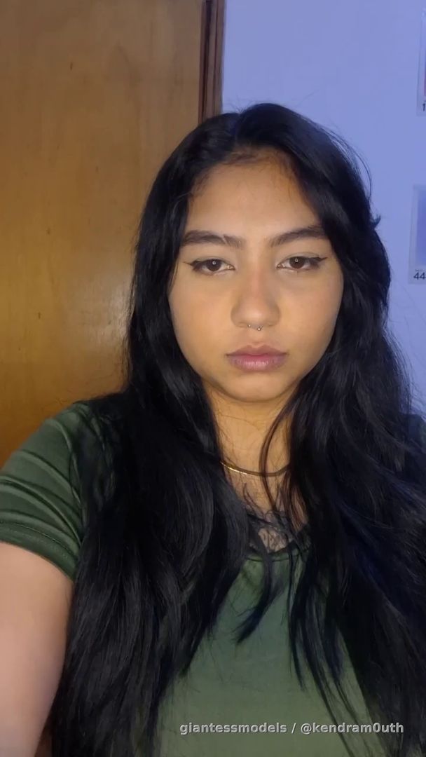 20 mins first date swallowing gummies 
GIANTESS GIRLFRIEND