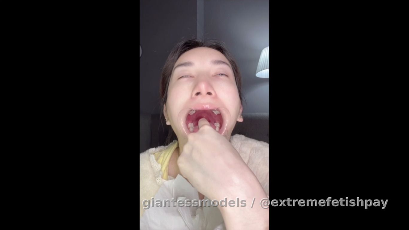 gag with fingers