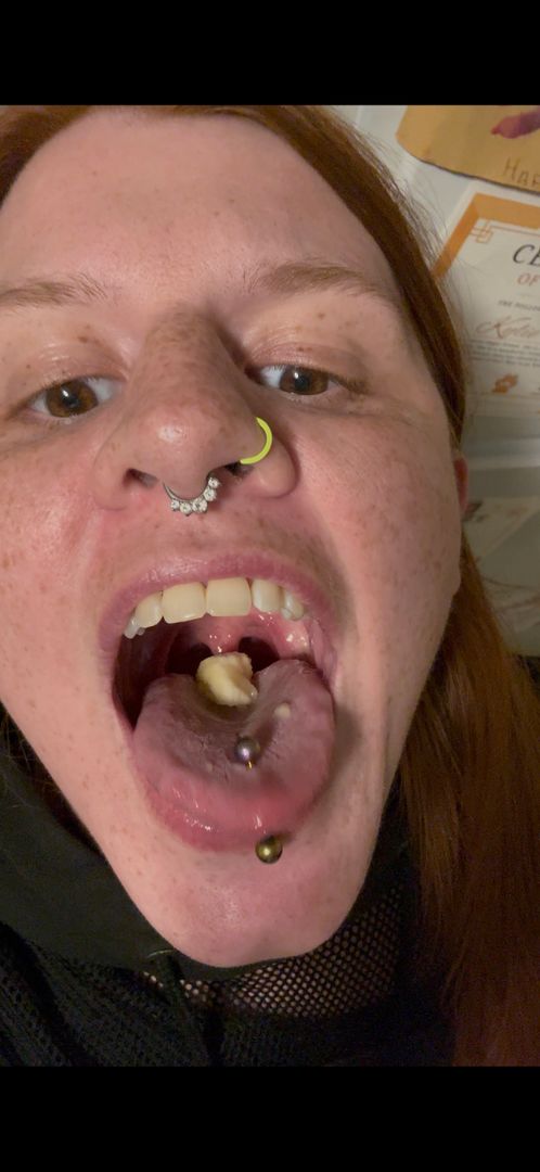 🍌 watch me slide 3 banana pieces down my throat 🍌