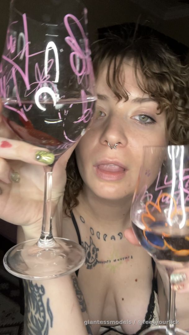 Swallowing 2 fish in a bra (a lot of mouth play) DISCOUNT !!!