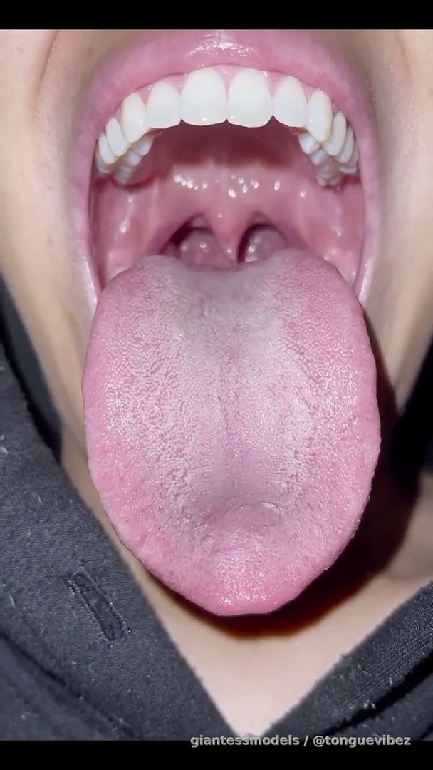 Fantastic Uvula Squeezing Huge Mouth + Gagging Juicy Tongue Viewz 