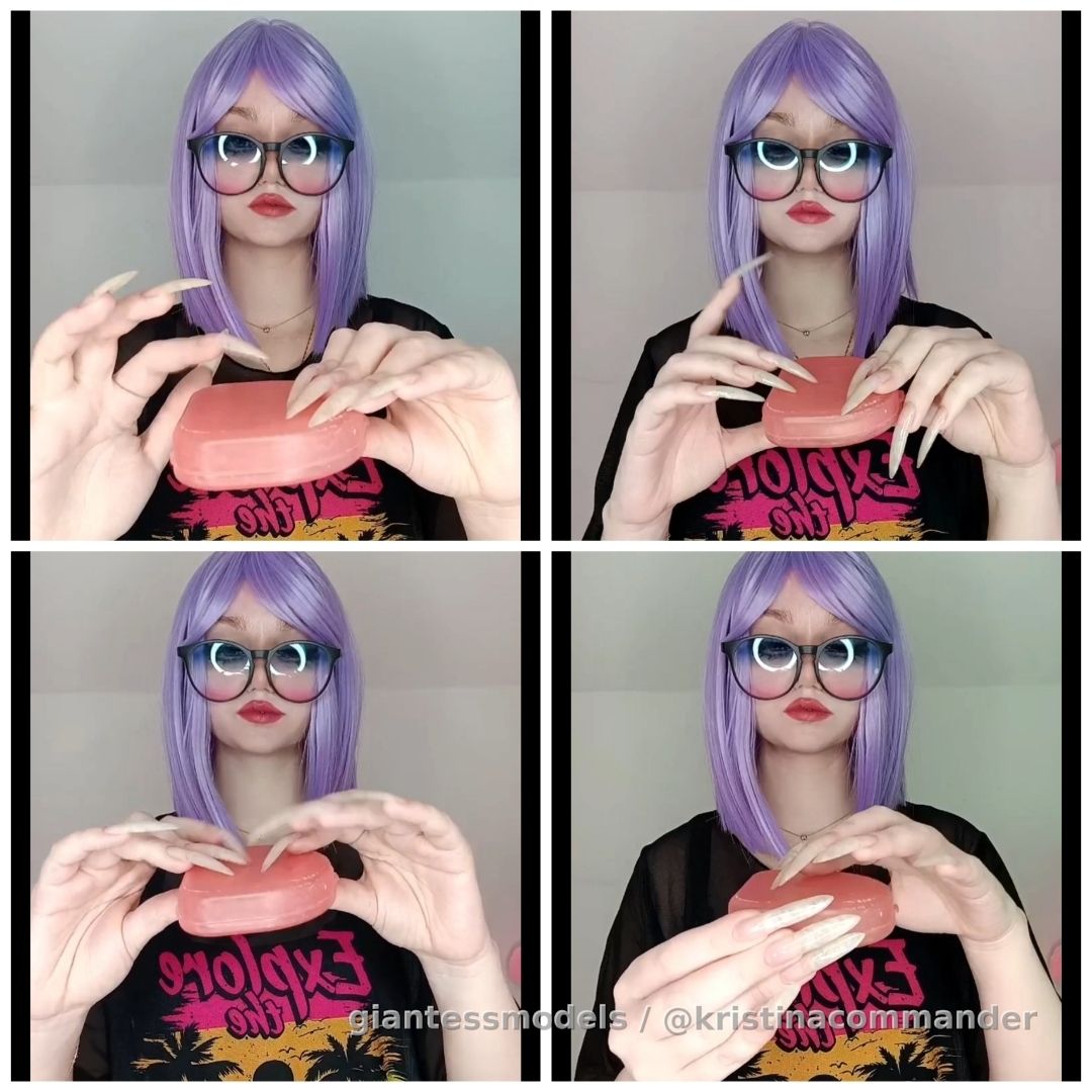  ASMR tapping nails cosplay (video 1 min) 
