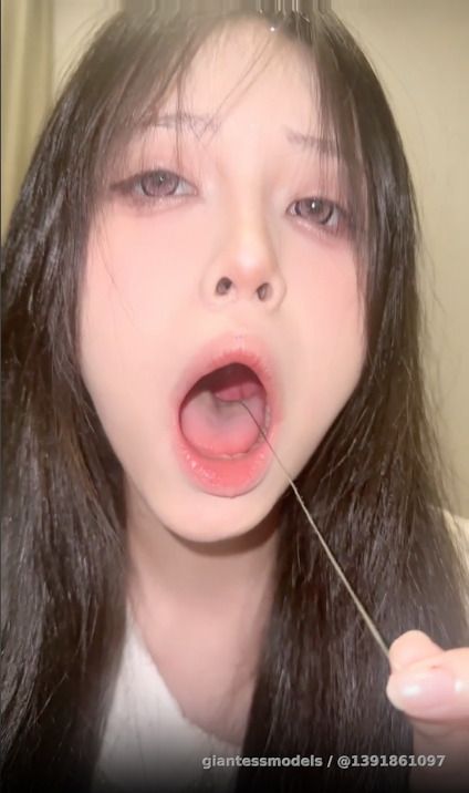 This is my second attempt to swallow this little white mouse, and I finally succeeded this time. I successfully swallowed it into my stomach