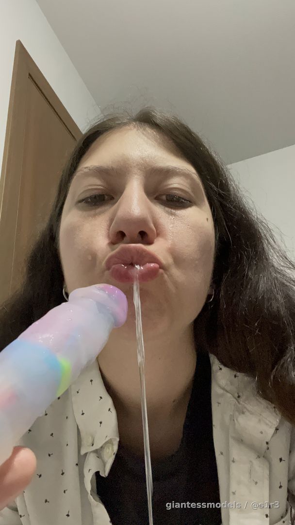 Vomit dildo vid! 2 min! 