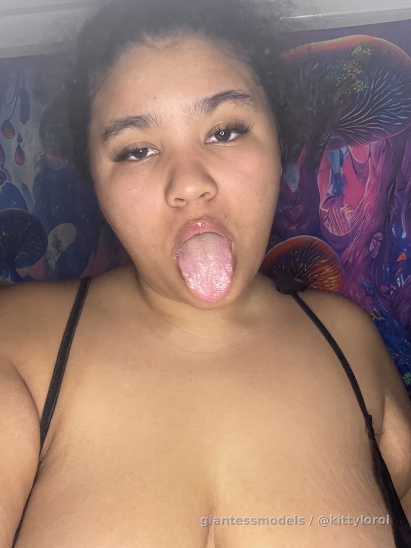 Cheese burger stuffing with new mic!(In depth swallows)