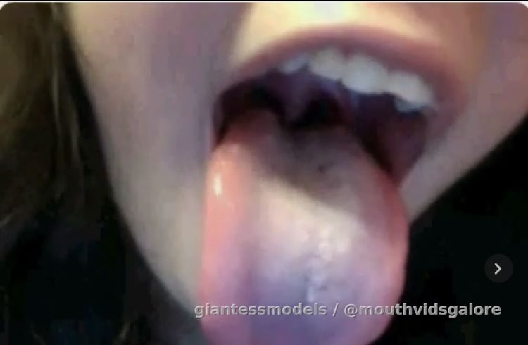 Old Omegle Video 333: Closeup and Far View Tour