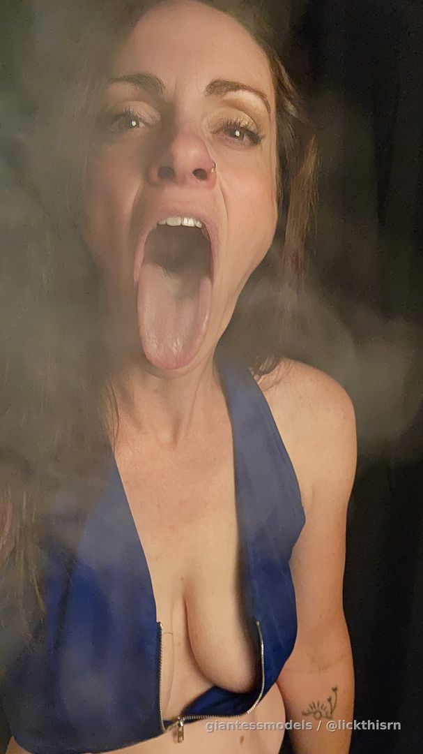 2 min blowing sm0ke...