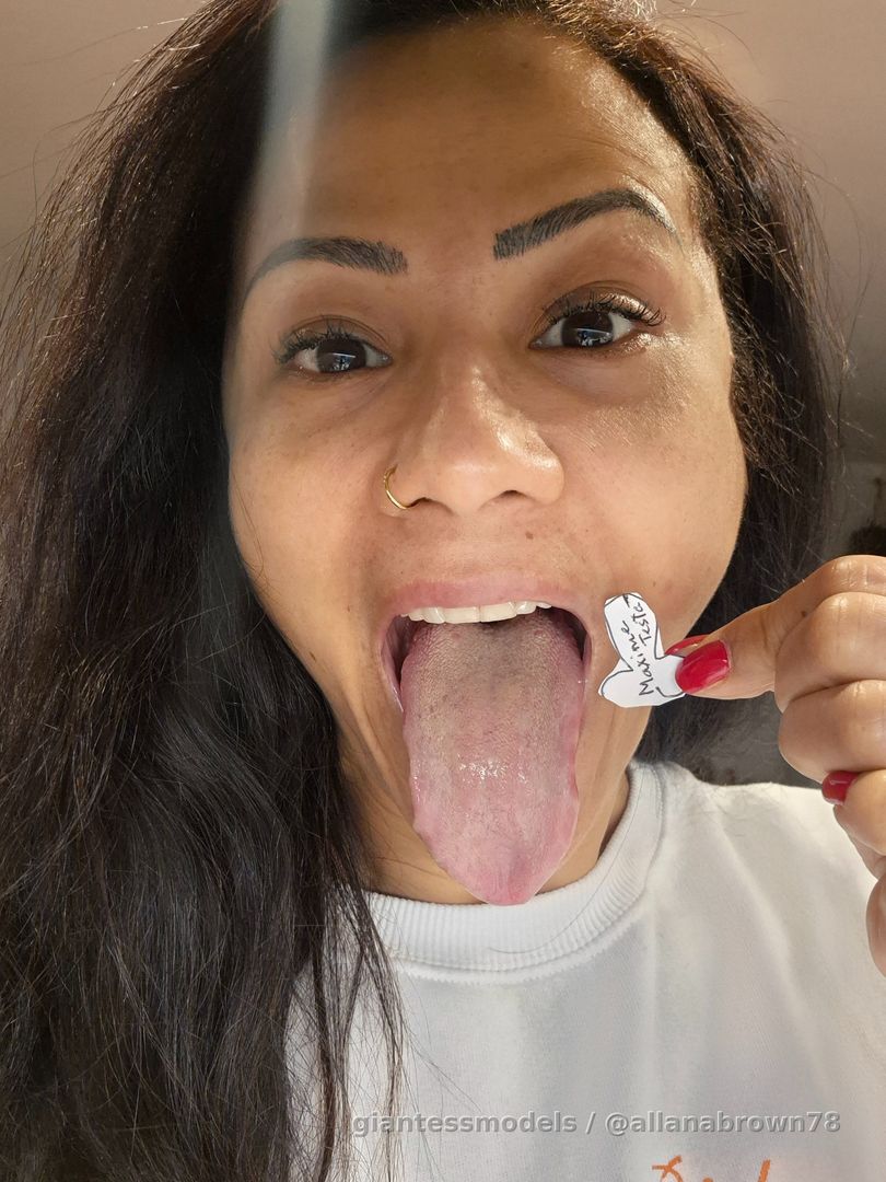 Placing your small 🍆 in my mouth? Keep dreaming... 
