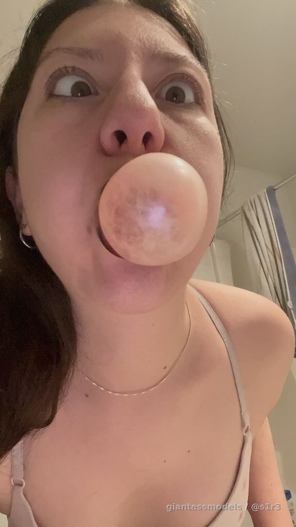 6 MIN BUBBLE GUM AND LIPSTICK!!!!