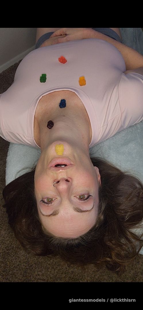 Help! I've been attacked by lots if tinies. They want to see the beautiful abyss. Upside-down, open mouth swallowing. 4.15 minutes