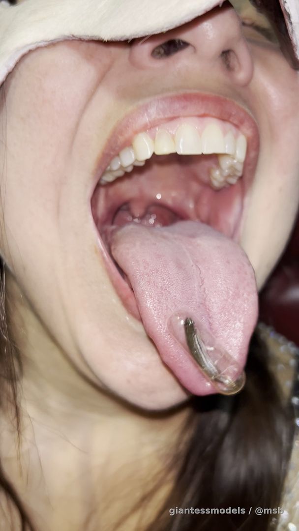 Just putted a little loser fish inside a pill and swallow him. This is the only way He could survive a little more inside my stomach and apreciate my giant body. 