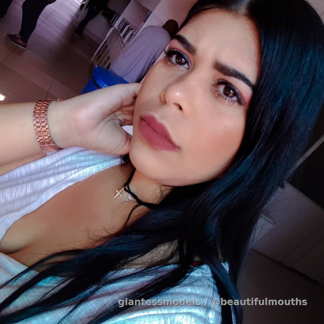 Latina deeep mouth