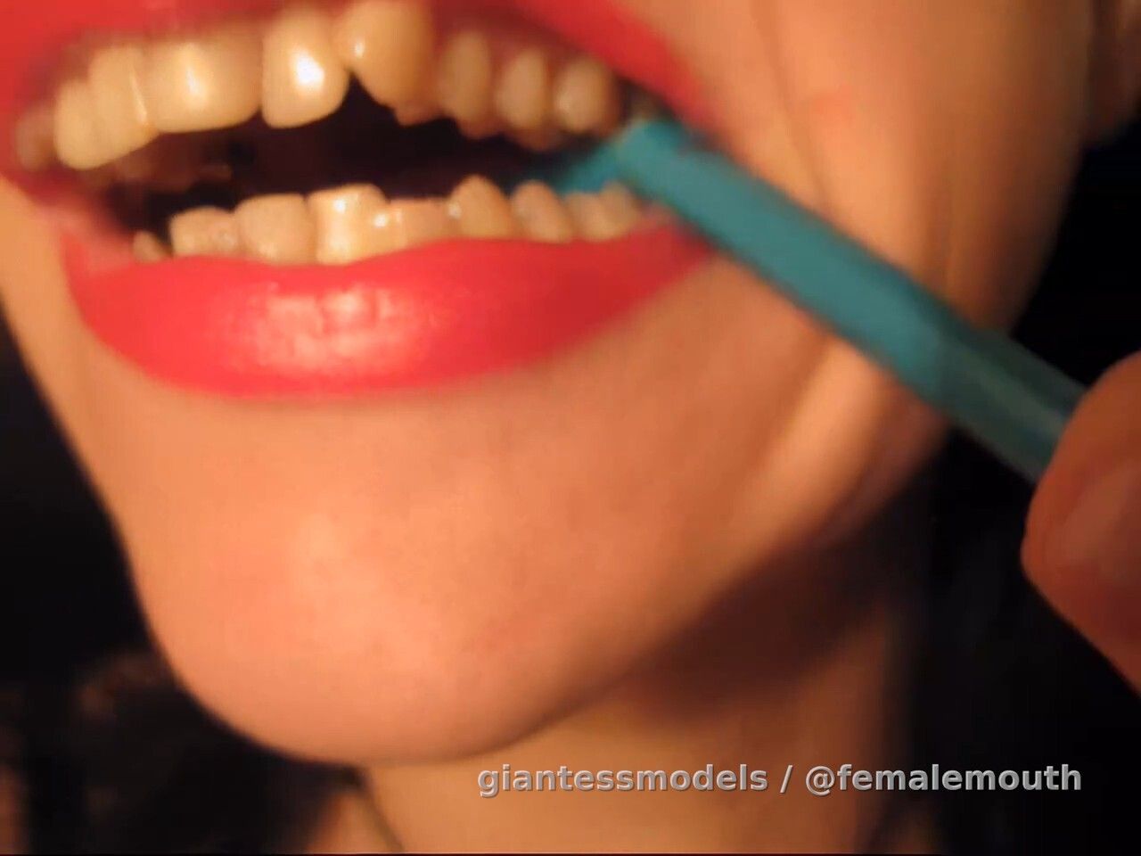 Massive teeth crush pencils into small pieces - Masha shows her oral press!!! Keep your fingers away!!!