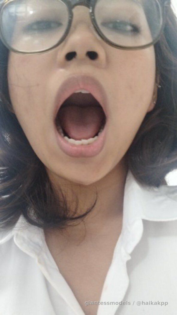 Teen girl feet and show her uvula 