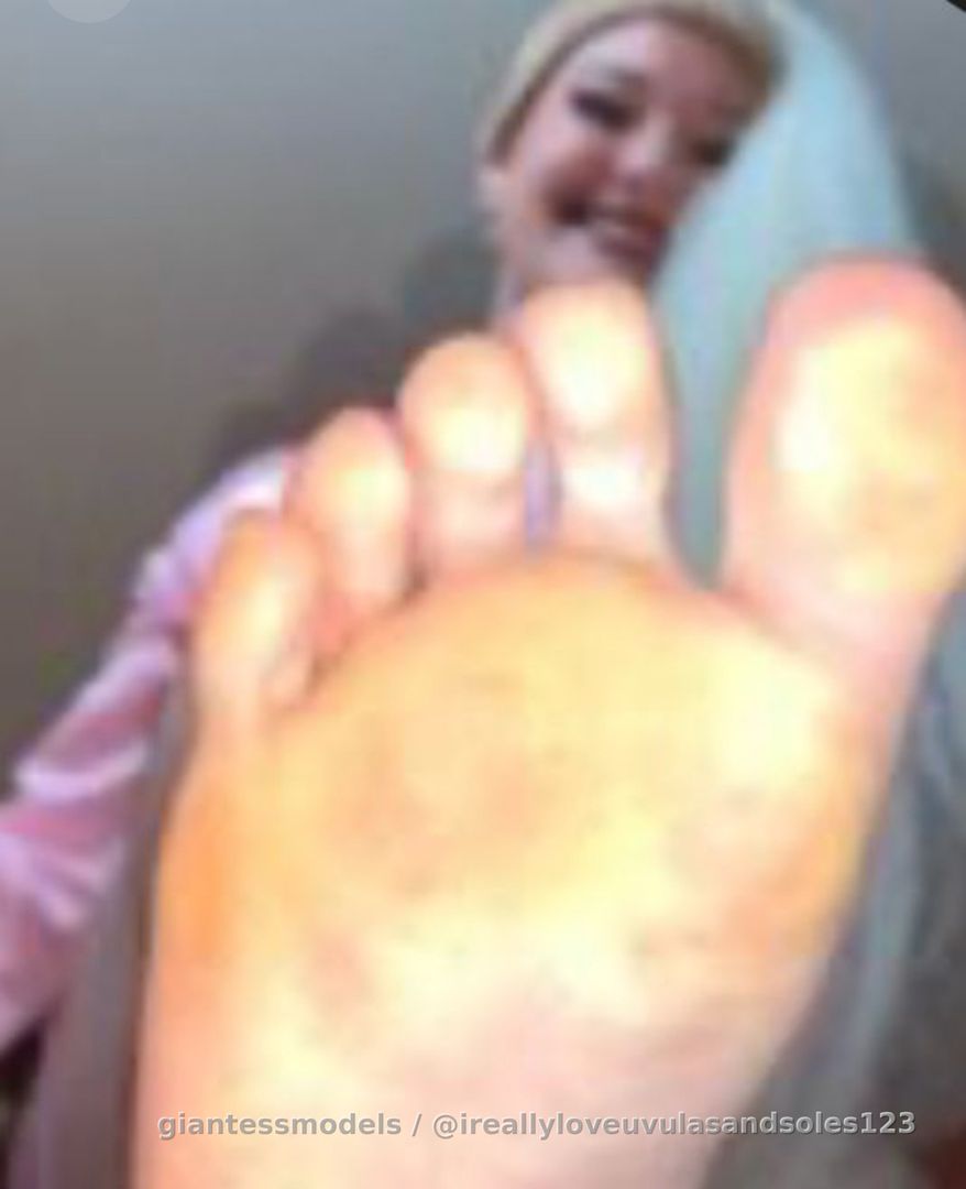 Thanks to @princesssoles for this amazing pic of her epiglottis maybe someday I’ll get a video of me going down there but for now go make sure to go follow and dm her for more like this 