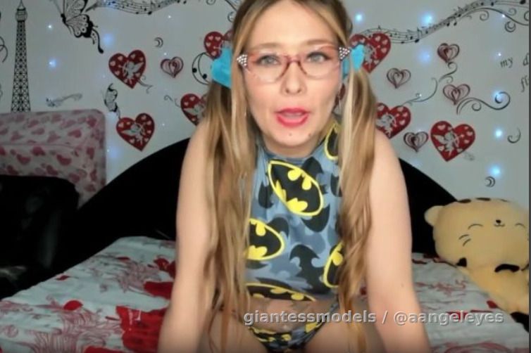 Impresive show with many very long candies and mini camera!!