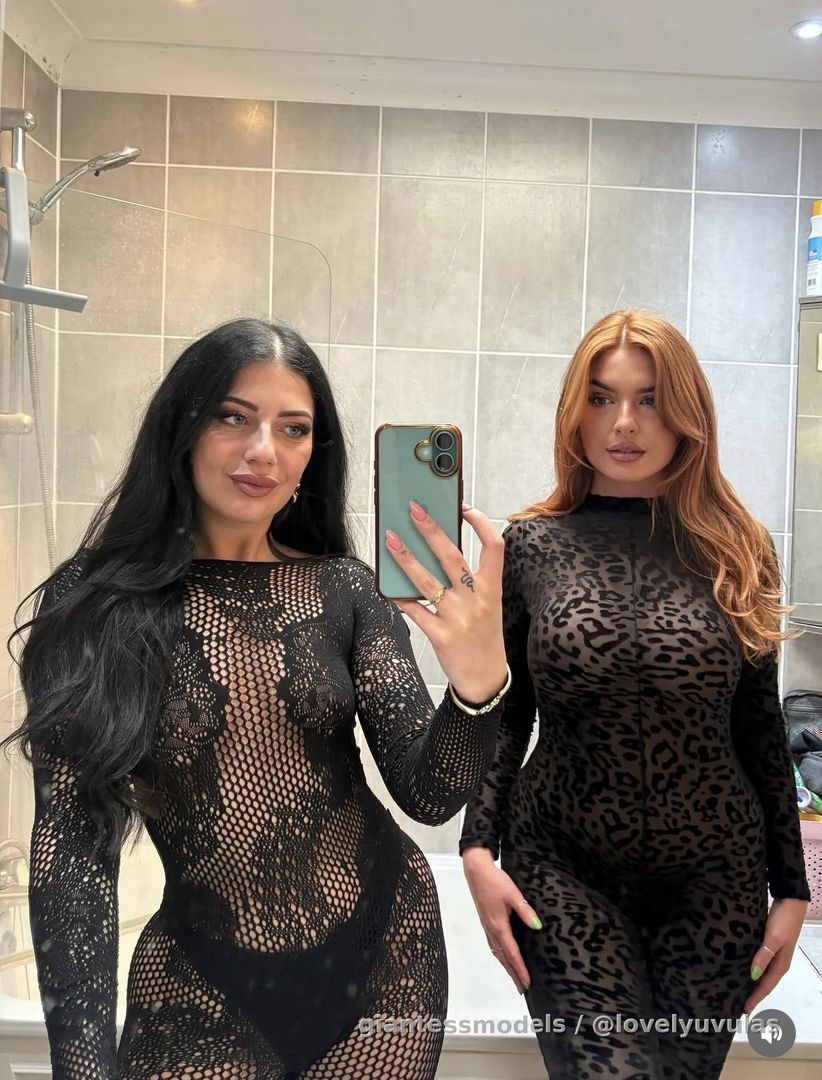 Double Trouble 👸🏻👸🏽 
2 girls showing in their Big Mouth, Uvula, Tongue & Throat, Neck & Heartbeat, Belly & Booty💕
+ 2 Exclusive vids of Eating Sausages 👄 
+ 2 Amazing Burp vids with their open mouth ✅