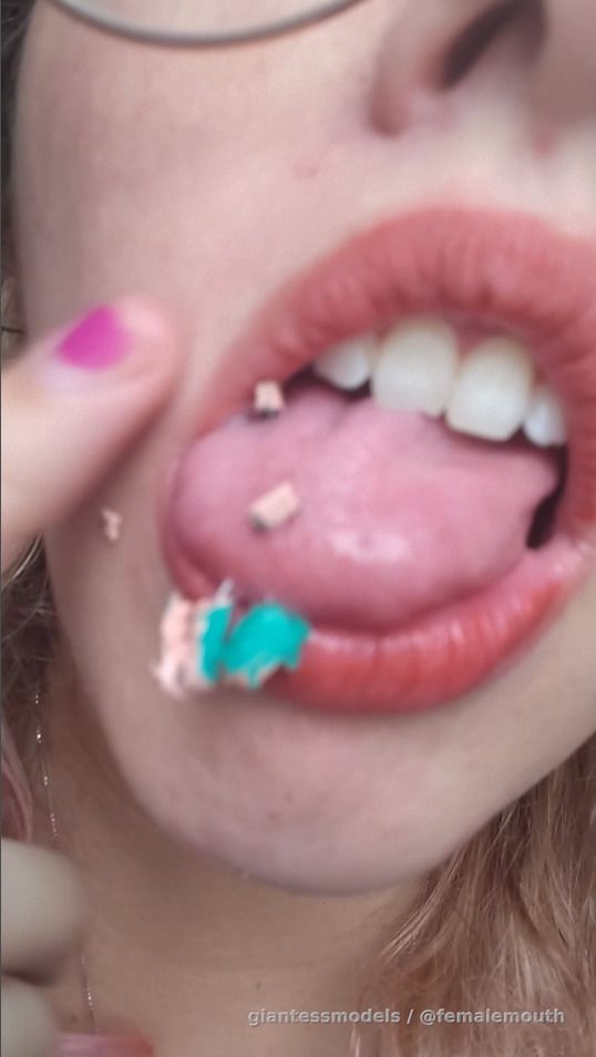 Object Crushing!!! Sexy, gorgeous crushing mouth!!! Her teeth are almost the same as Julieta's! What a rare coincidence! Enhanced of course, clearer images for us to cum!