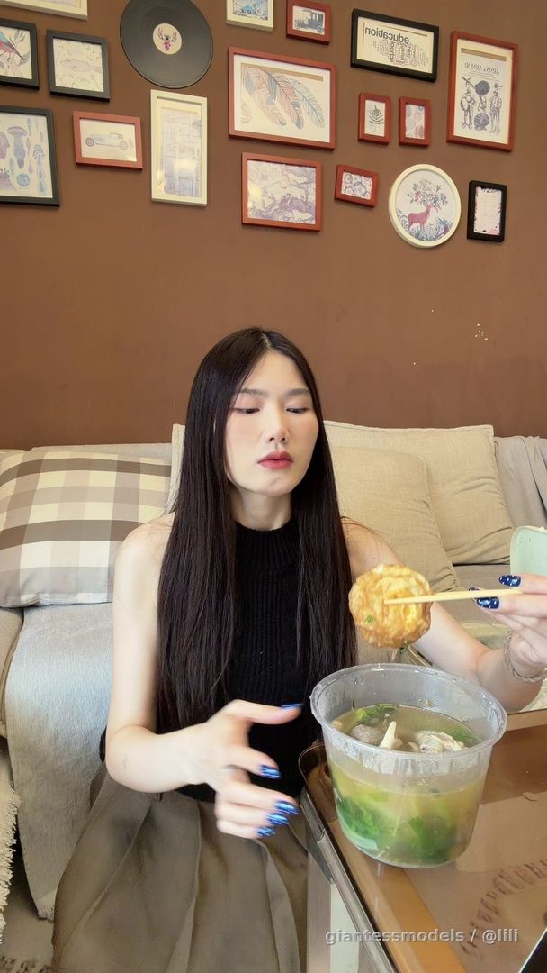 28 minutes of endoscopic food digestion