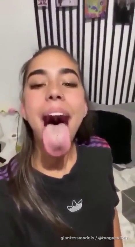 Beautiful Outstanding Long Tongue Pro | Juicyy Mouth + Wide Uvula Viewz 