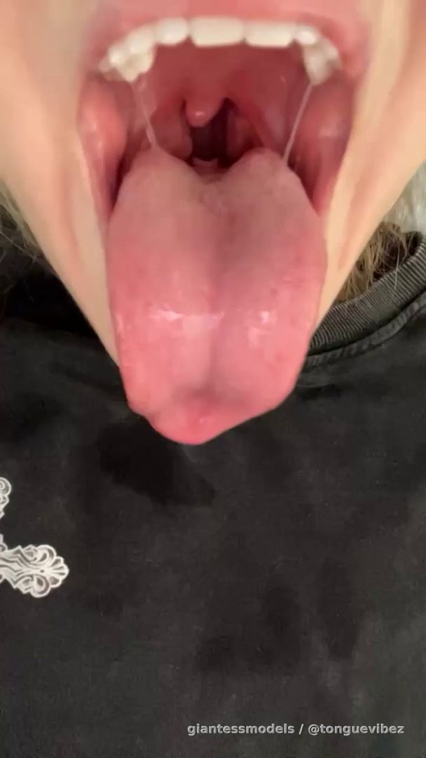 Crazyy Wild Massive Juicyy Mouth + Sloppy Gagging Inside Uvula Viewz