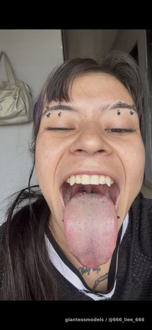 White tongue, tour