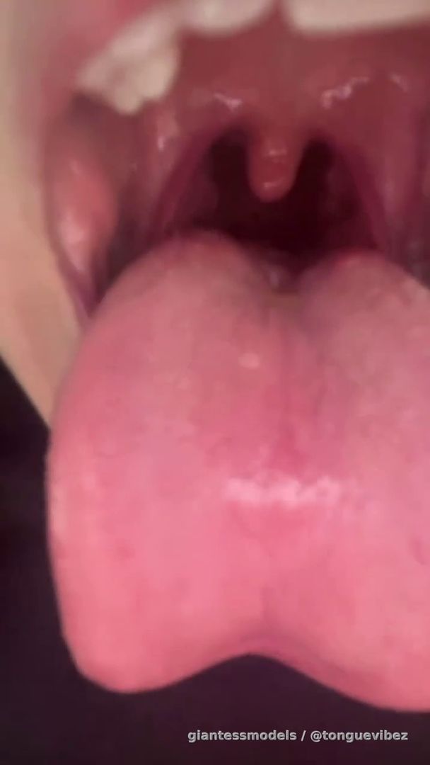 Gorgeouss Up Close Squeezing Juicyy Uvula Viewz 