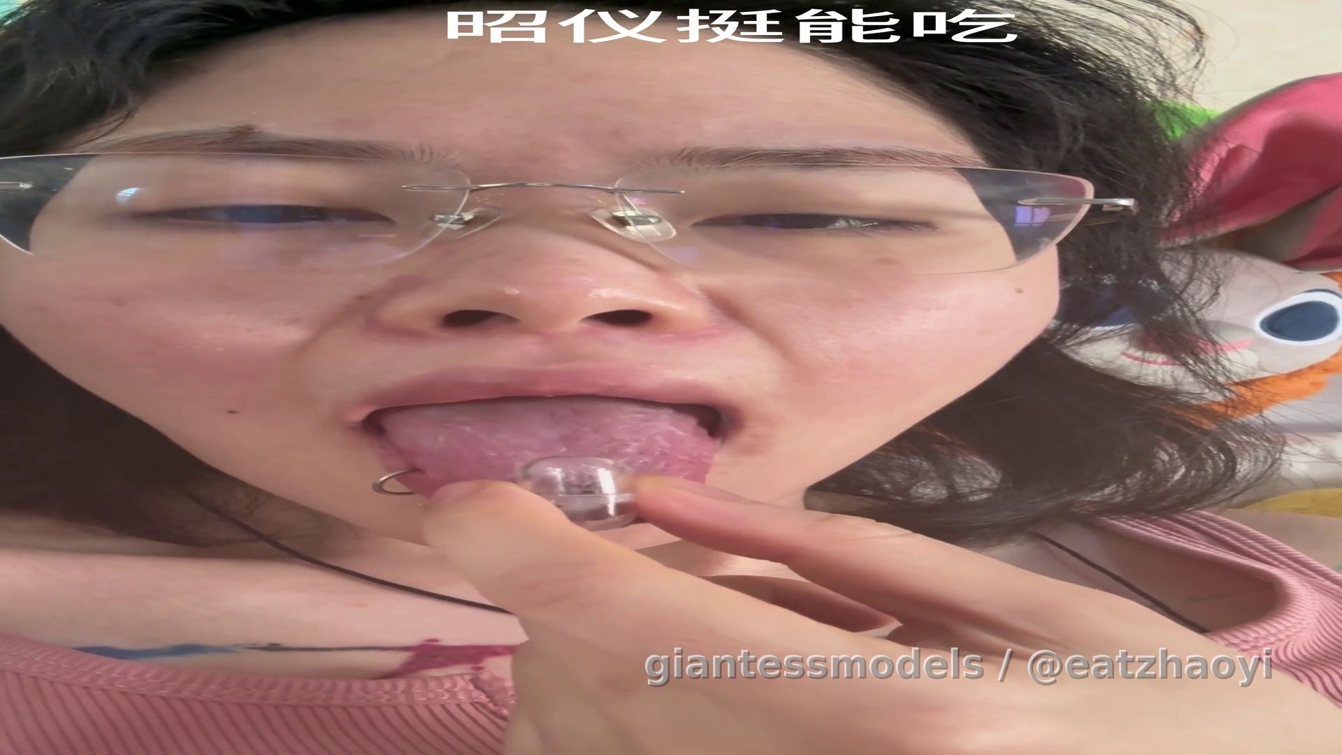 2025_5_1先用舌头舔逗胶囊小人➕再口腔闪光灯特写在口腔中玩弄小人➕内窥胃中小人状态12分钟左右➕舌头口腔小舌头➕胃壁褶皱多➕